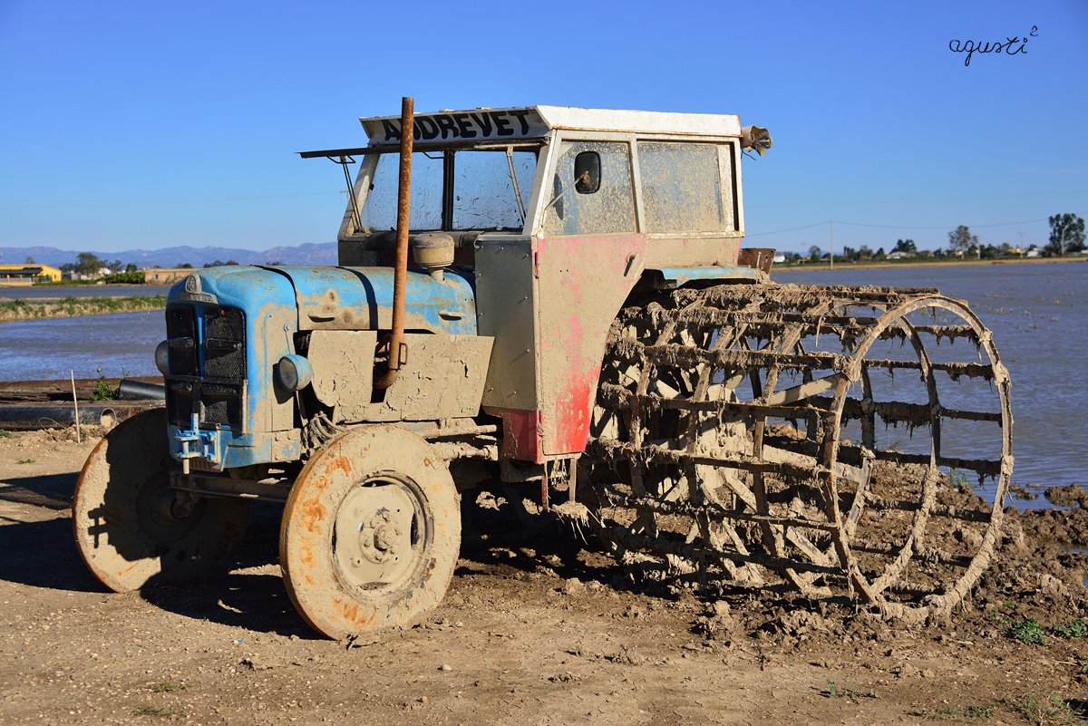 Tractor pels camps d’arròs